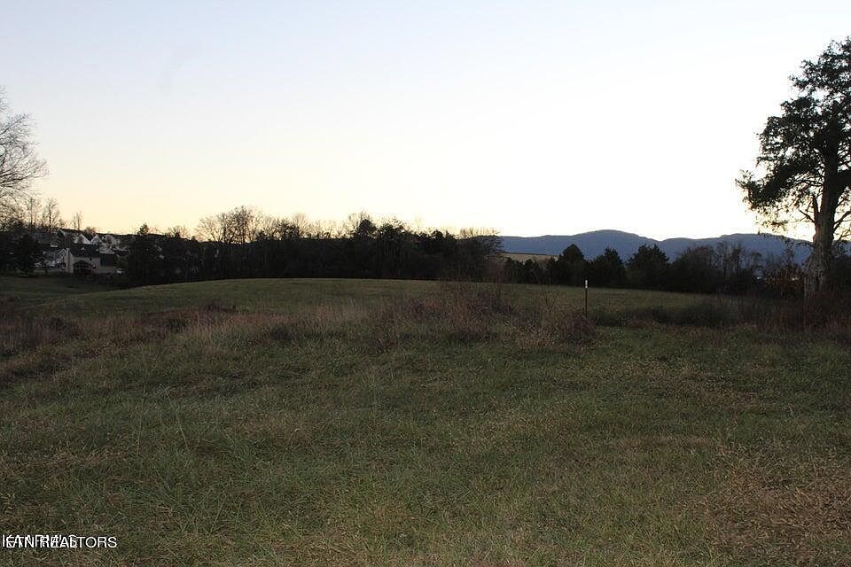 2nd image of 1517 Towe String Rd