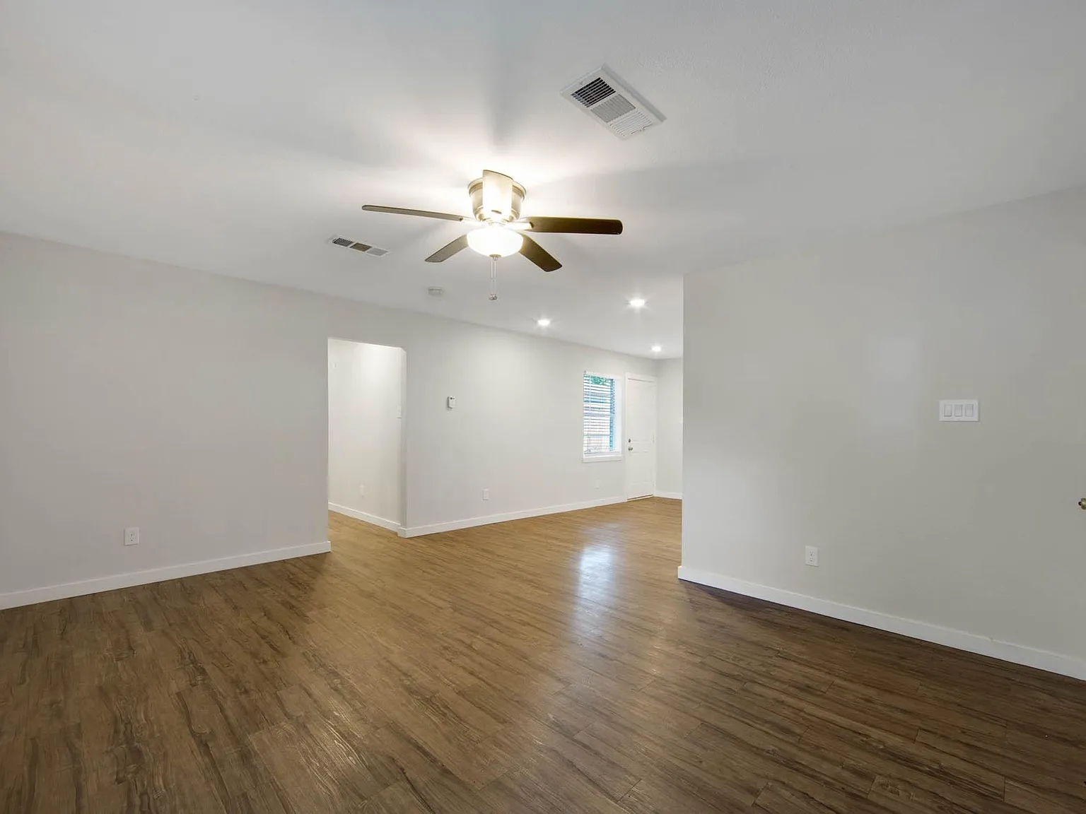 1822 Pine Village Dr — Photo 3