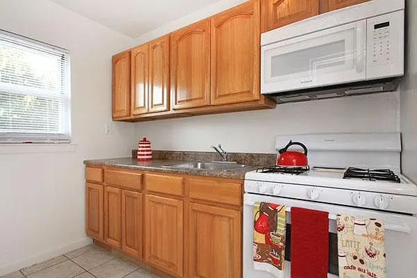 24 Mola Blvd — Photo 3