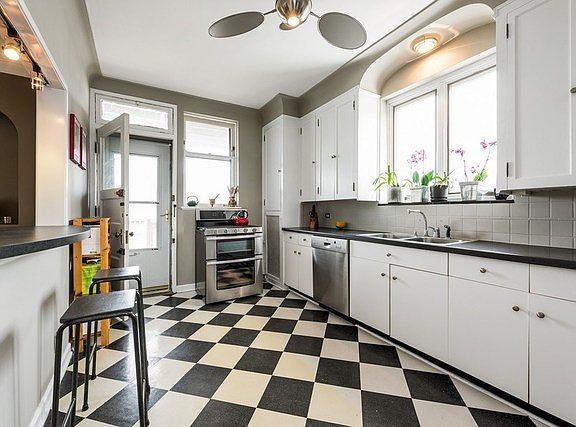 5th image of 1350 W Elmdale Ave #3