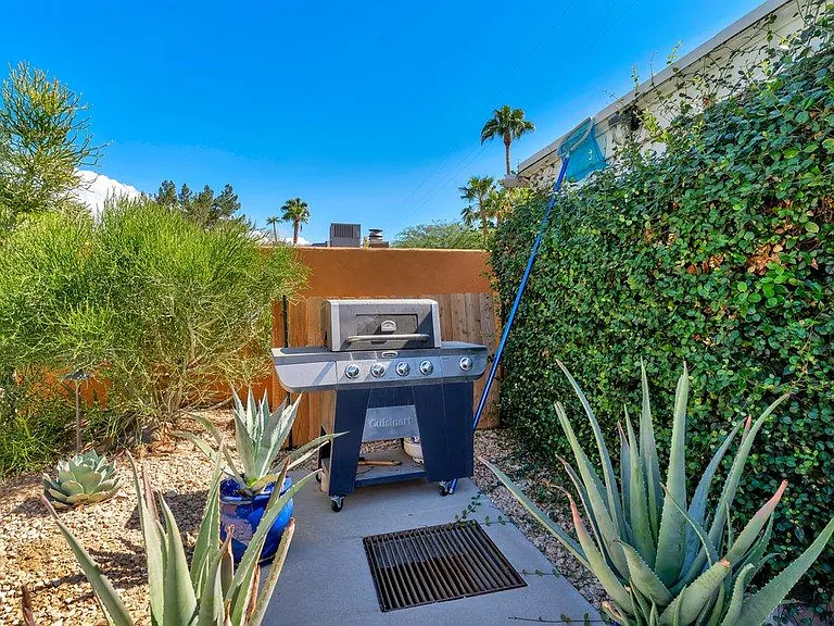 686 N Calle Rolph — Photo 23