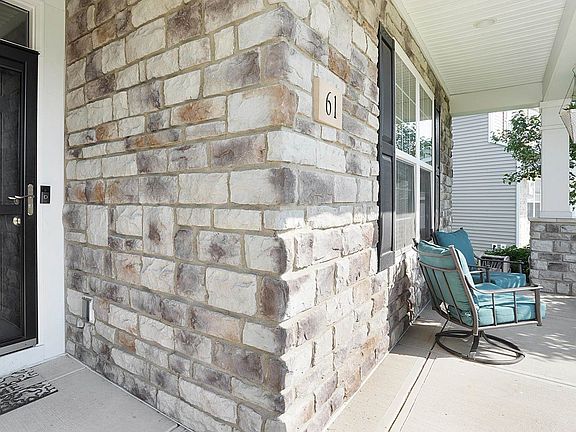 5th image of 61 Winding Valley Dr