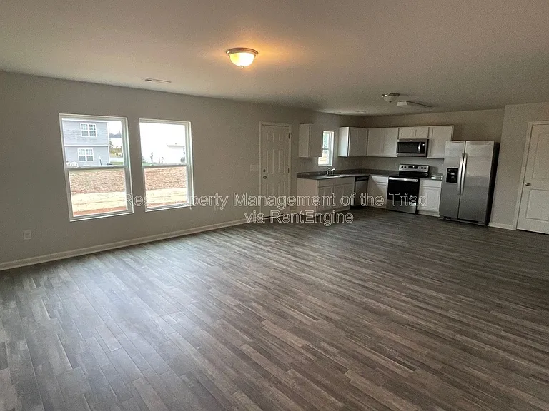 3824 Miller Dr — Photo 7