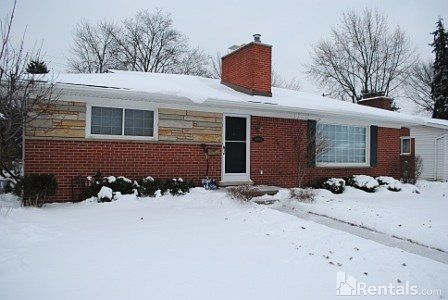 1st image of 8884 Roslyn St