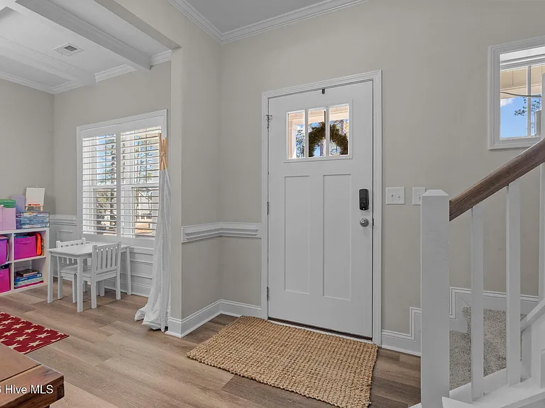 451 Gretchen Rd — Photo 7