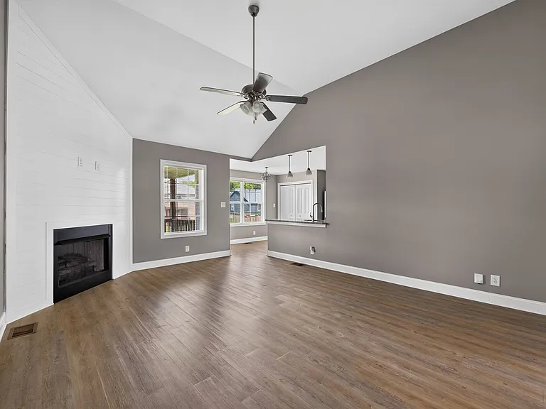 207 Geneva Ln — Photo 10