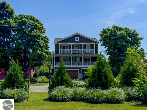 145 S Chandler St, Leland, MI 49654