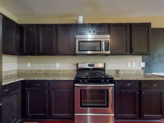 4th image of 716 Crestmark Dr
