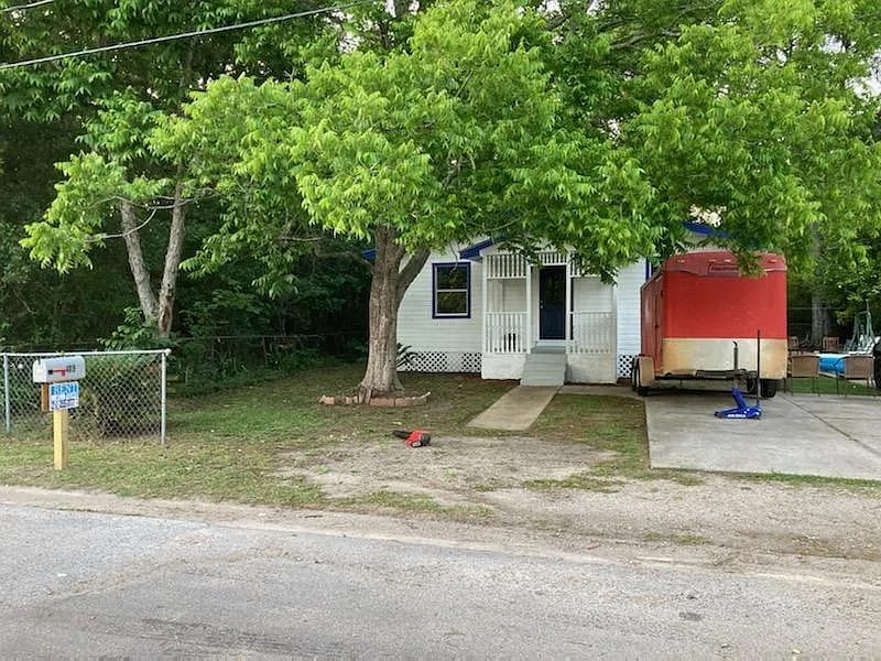 3 bed, 1200 sqft, $1,300 — Photo 4