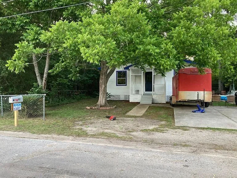 4819 Hubert St — Photo 4