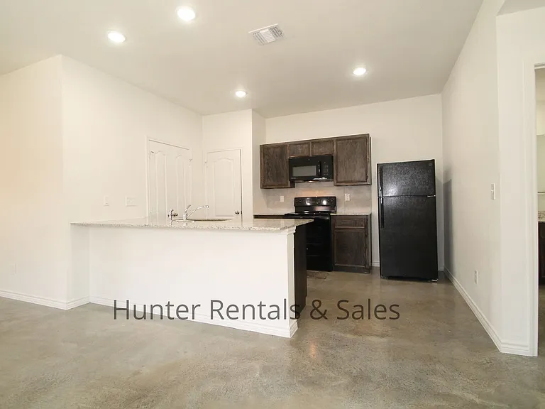 6109B Amelia Earhart Blvd — Photo 8
