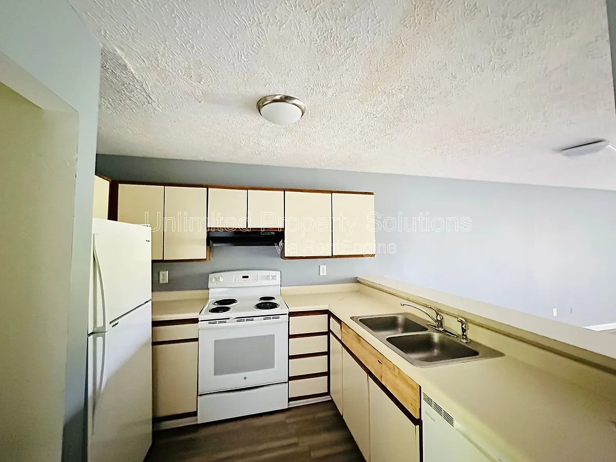 Building Photo - 205 Sunn Aire Ct #B