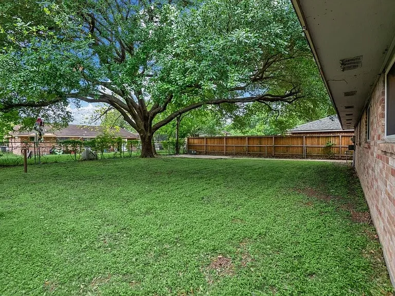 1935 Barnsley Ln — Photo 34