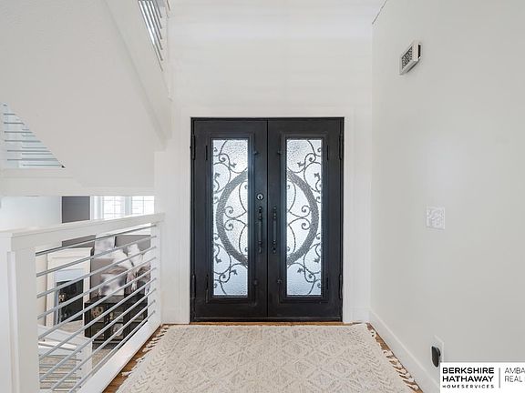 3rd image of 10564 Lake Tahoe Dr