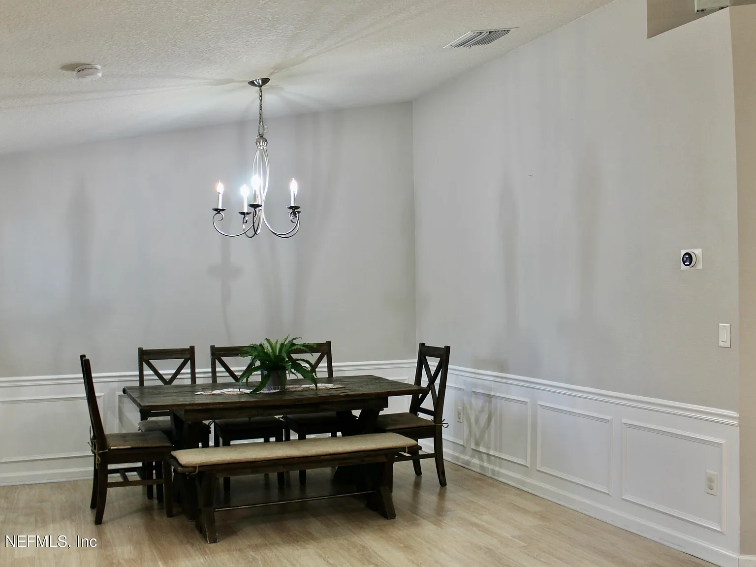 3 bed, 2.0 bath, 1857 sqft, $2,200 — Photo 4