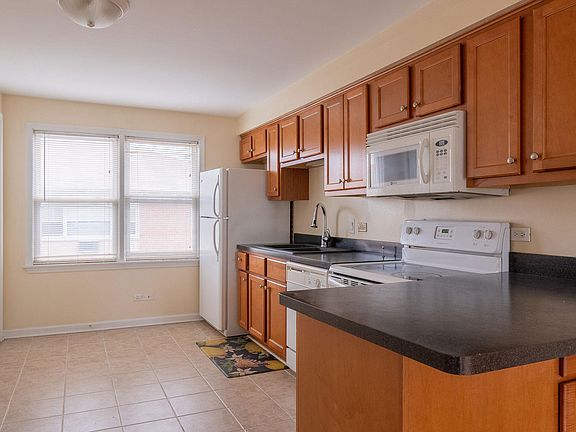 4th image of 6615 W Lloyd Dr