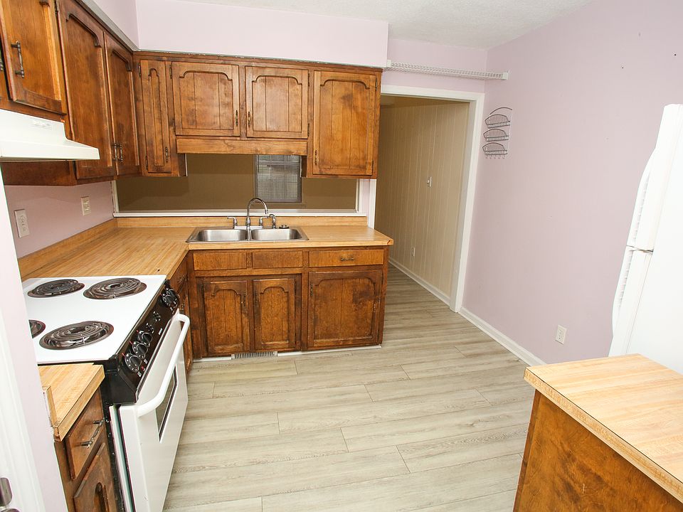 2nd image of 307 Branchwood Ct