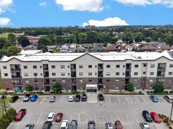 8475 Wyandotte St E #311, Windsor, ON N8S 0A4