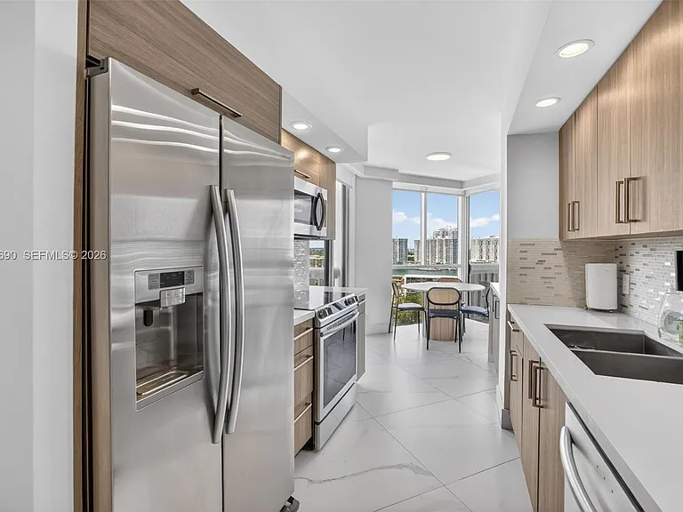 1000 Island Blvd #1410 — Photo 9