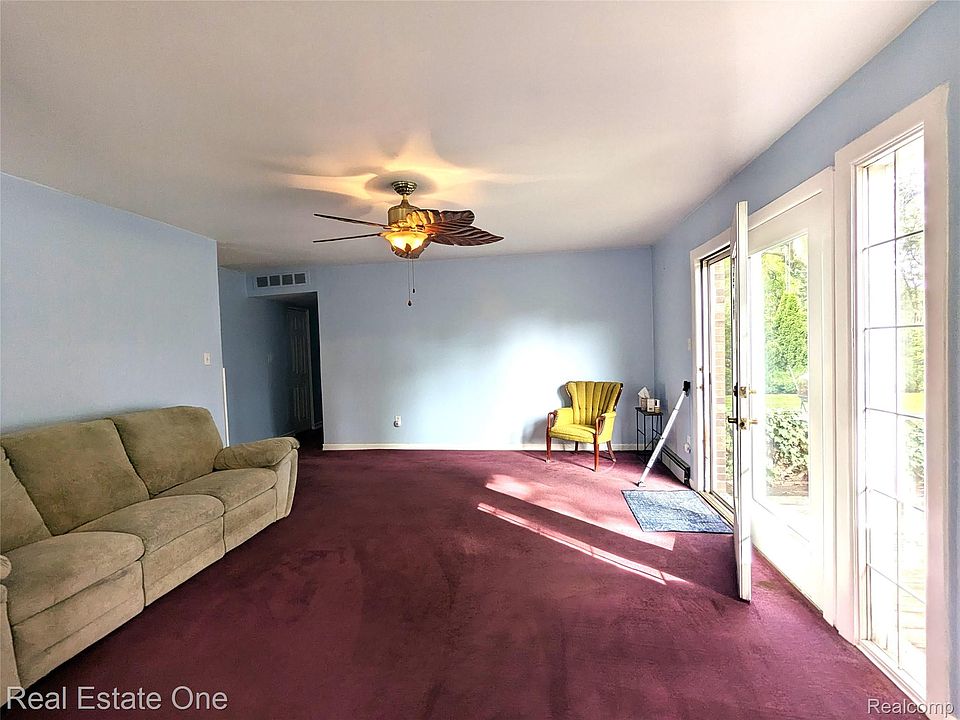 23106 Cunningham Ave, photo 3