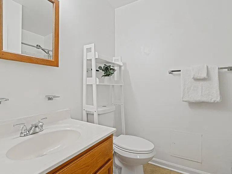 1141 N Vernon St — Photo 29