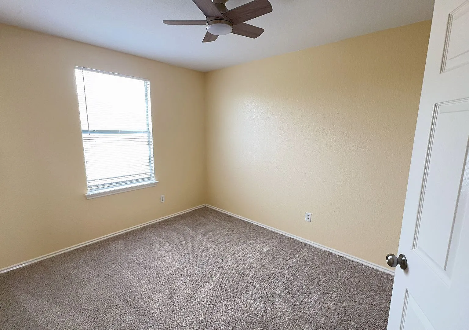 2 bed, 1.5 bath, 1134 sqft, $975 — Photo 3