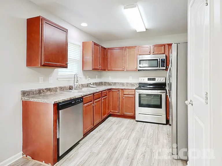 427 Randolph Dr — Photo 5