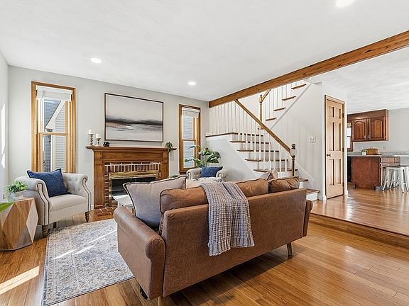 3rd image of 610 Wellman Ave #610