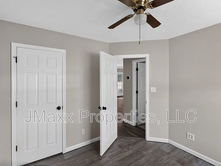 22 Canterbury Dr — Photo 13