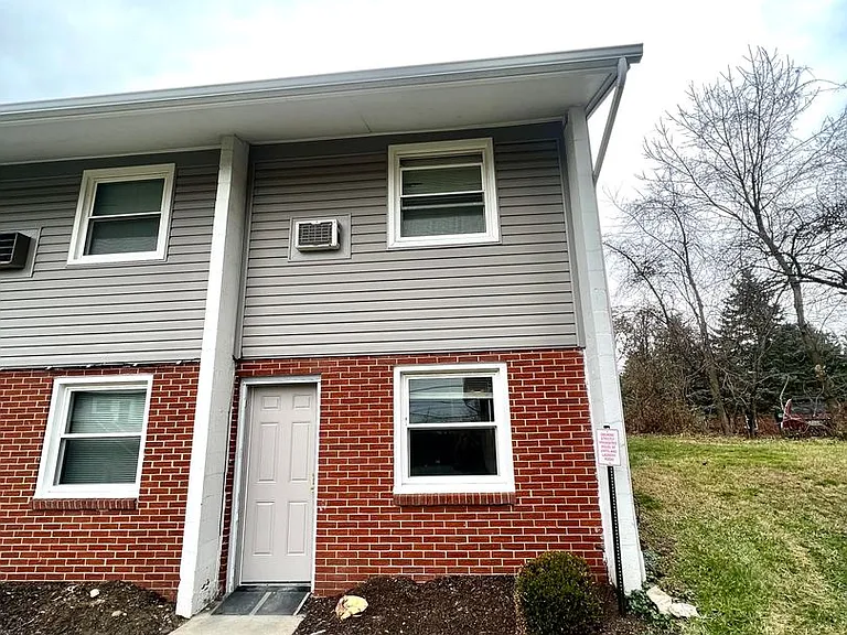 401 Moon Clinton Rd — Photo 2