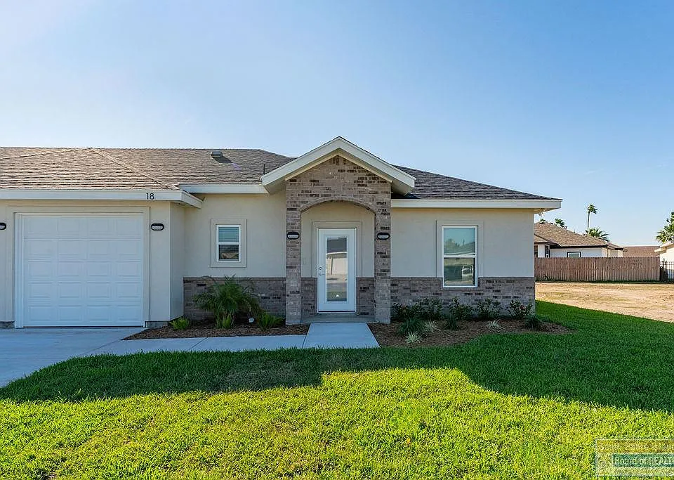 18 N Bay Hill Dr