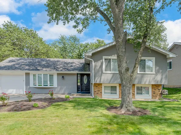 5865 Charleston Ct, Hanover Park, IL 60133