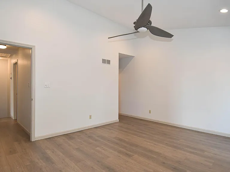 4444 Lindell Blvd #7 — Photo 25