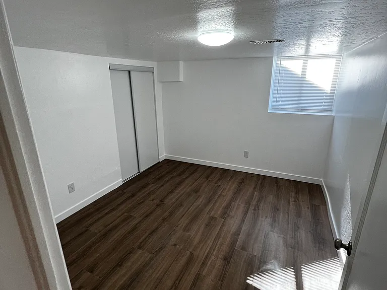 127 E 500 S — Photo 8