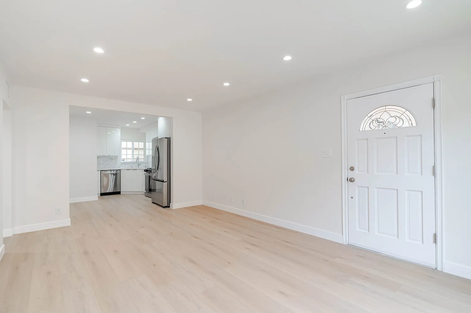 2 bed, 700 sqft, $3,100 — Photo 4