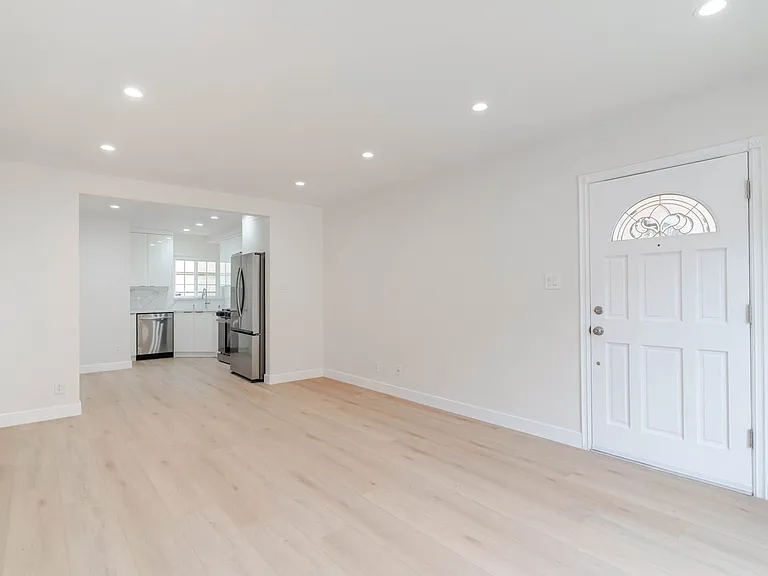 323 N Louise St #C — Photo 4