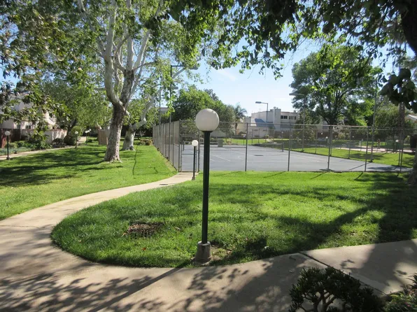 8865 Independence Ave APT 26, Canoga Park, CA 91304