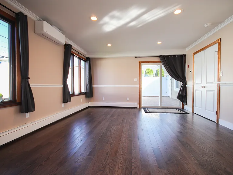 21 Silber Ave — Photo 8