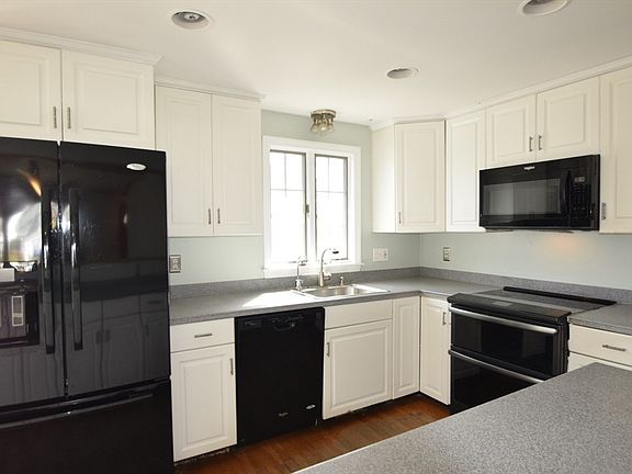 3rd image of 71 Rockefeller St