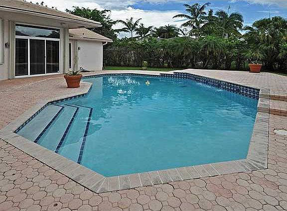 2nd image of 2541 Eagle Run Cir