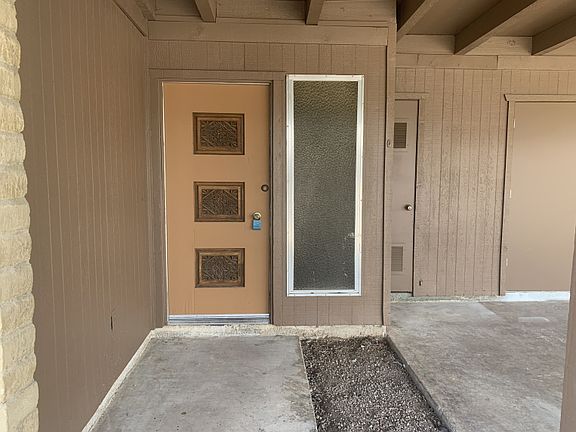 4th image of 610 N Citrus Ave