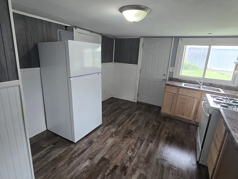 1039 N Lafountain St #R — Photo 2