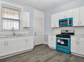 3703 W Thomas St, Chicago, IL
