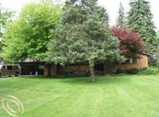 6945 Fairway St, Dearborn Heights, MI 48127