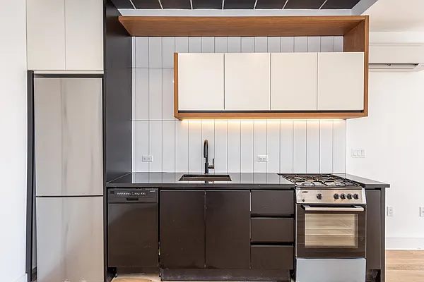 Rented by Nooklyn NYC LLC | media 105