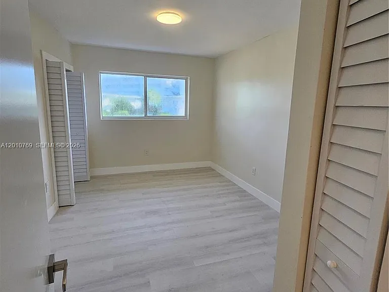 834 Raymond St — Photo 19