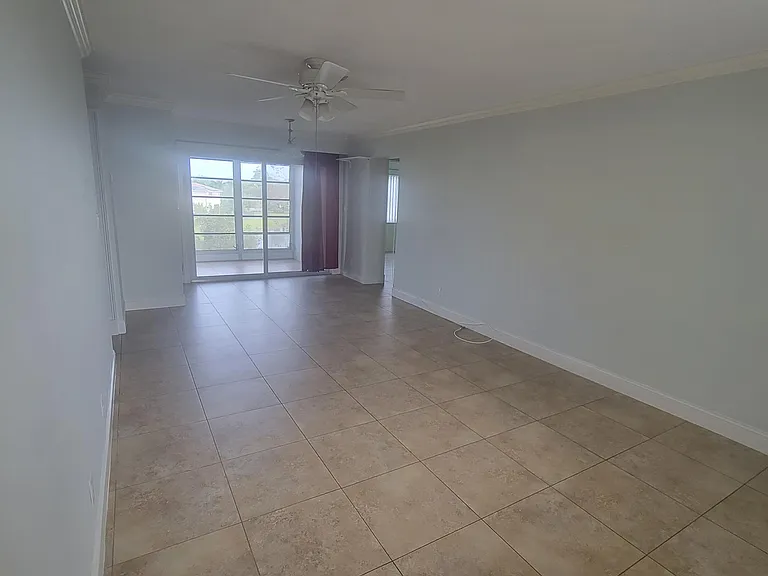 941 Crystal Lake Dr — Photo 9