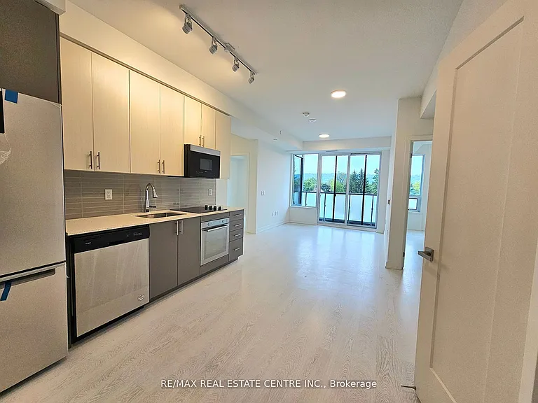415 Main St W #401 — Photo 2