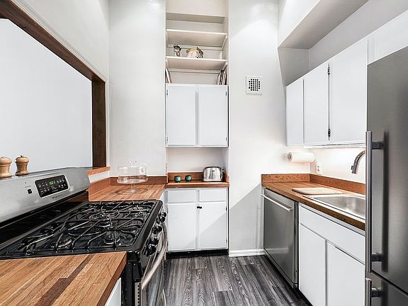 3rd image of 521 W 47th St APT 2D