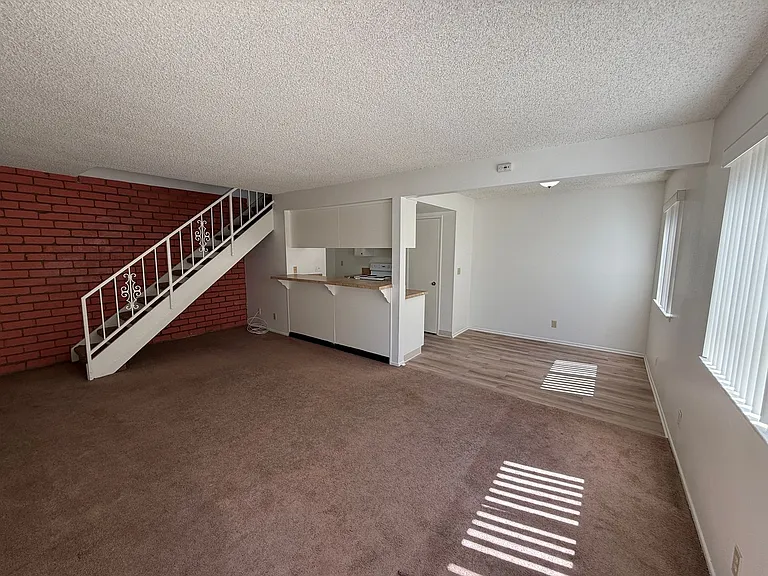 752 W Hemlock St — Photo 2